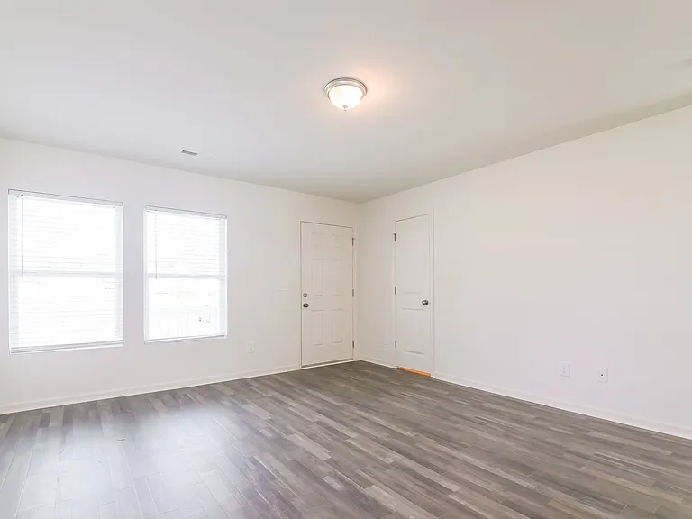 2205 Samuel Ln — Photo 4