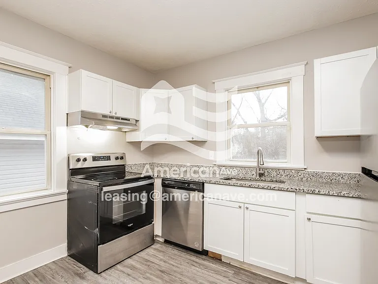 1457702_009_kitchen_9.jpg