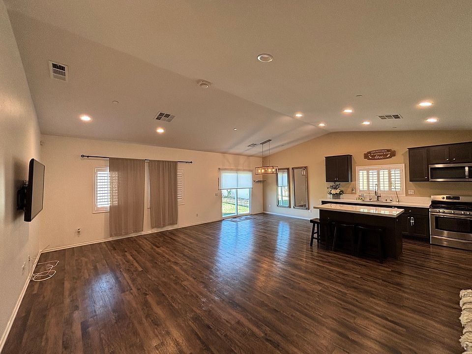 2nd image of 206 Garden Air Ct