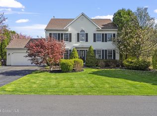 35 Iroquois Trl, Slingerlands, NY 12159