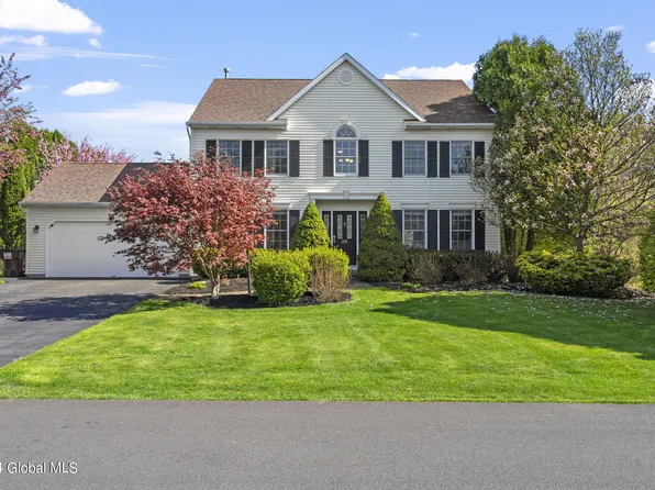 35 Iroquois Trail, Slingerlands, NY 12159