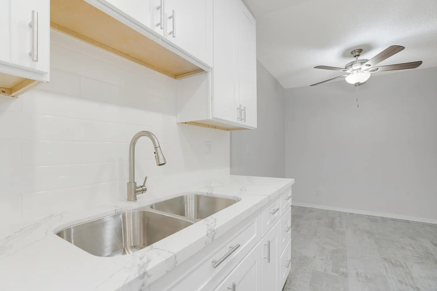 2 bed, 1000 sqft, $2,695 — Photo 3