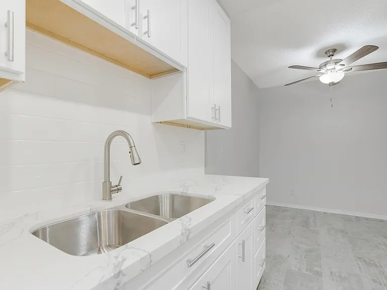 1042 Western Ave #208 — Photo 3