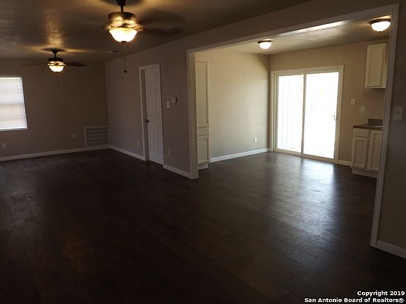 4th image of 8927 Oakbrook St