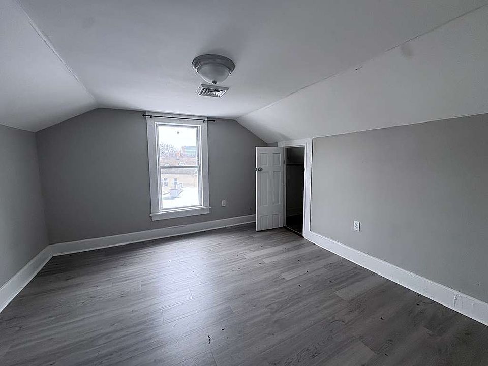 1st image of 122 Derby Ave #33