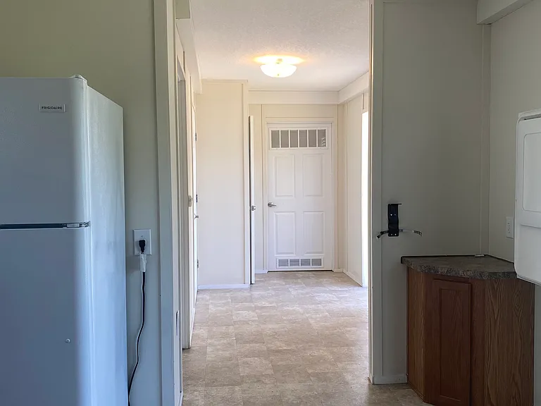 17020 Meridian Blvd — Photo 17