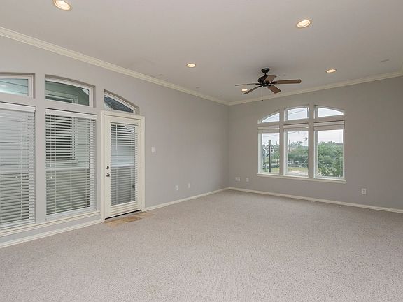 3rd image of 2701 Helena St APT 401