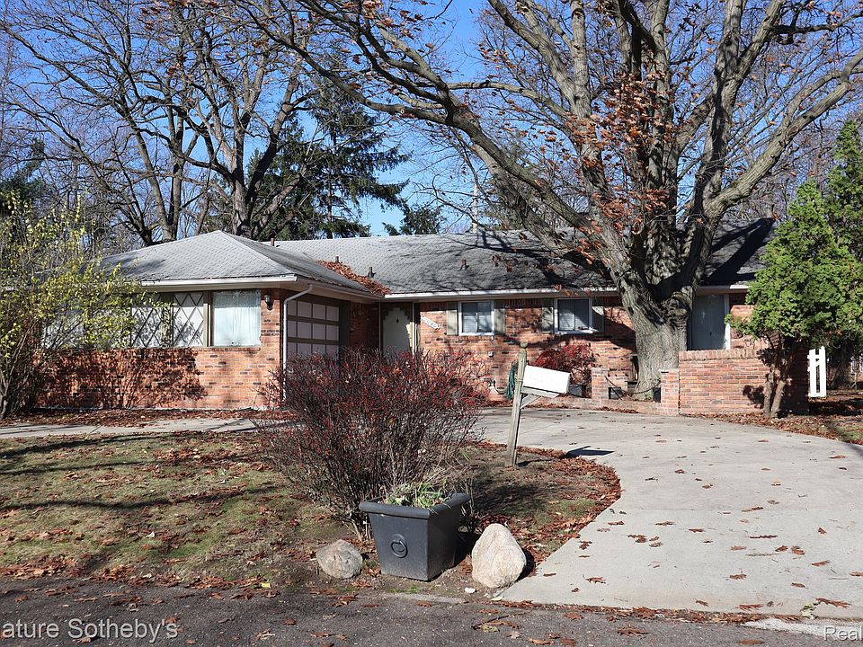 1st image of 23040 Pembroke Ave