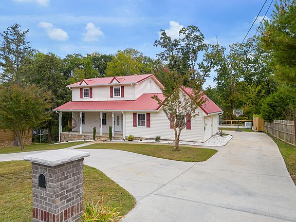 2nd image of 121 Browndale Ln