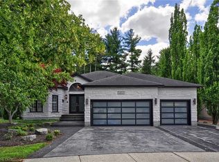 27 Woodmans Ct, Kitchener, ON N2P 2B2