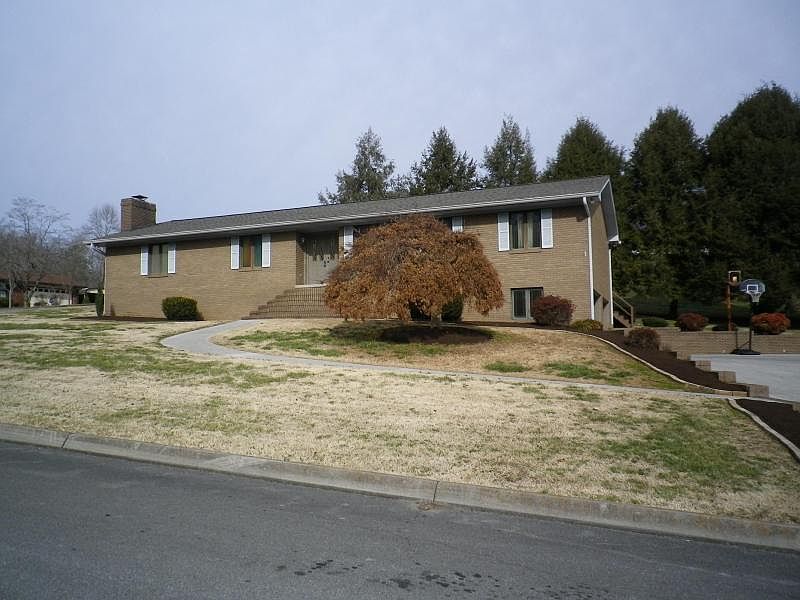 1st image of 615 Greenwood Dr
