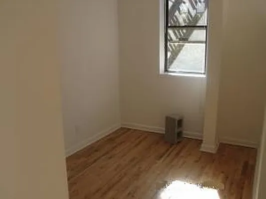 Rented by 4 Points Properties | media 9