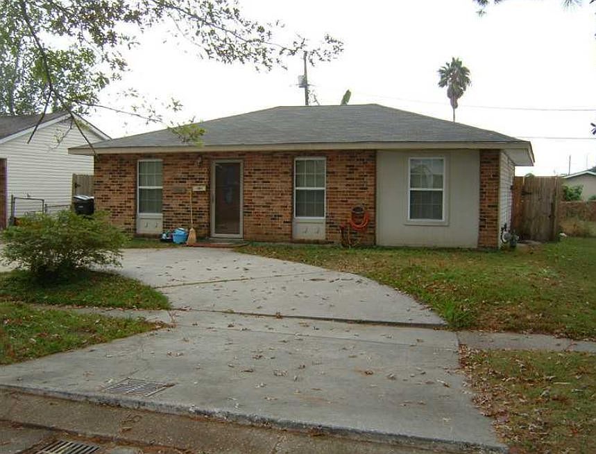 2nd image of 141 Baylor Pl