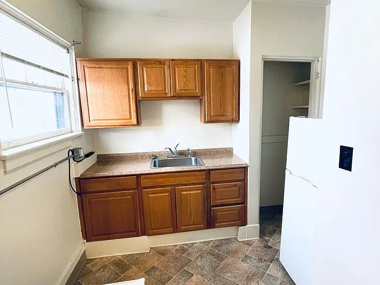Blackstone Apartments — Photo 9