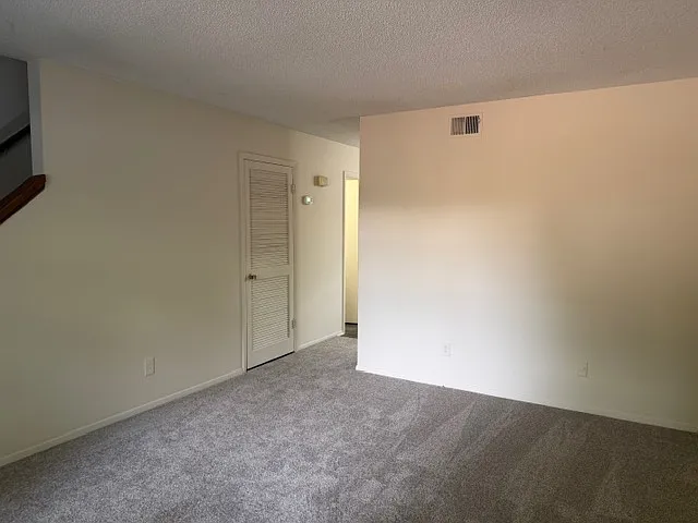 1005 W Lee Rd #6 — Photo 6