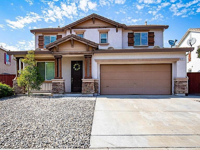 2nd image of 921 Windsong Dr