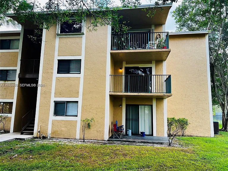 350 Palm Cir W #203 — Photo 19