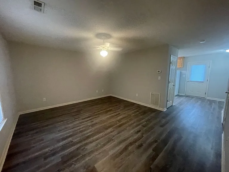 601 Main St — Photo 5