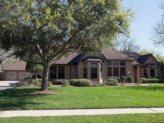 4th image of 125 Silver Lace St