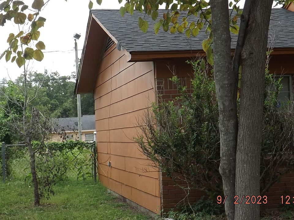 2nd image of 200 Grace St