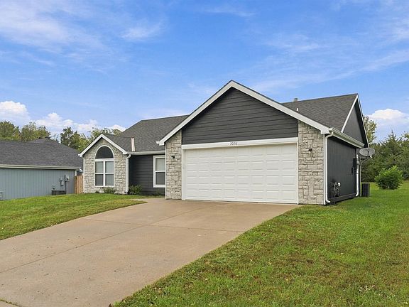 3rd image of 3016 Winston Dr
