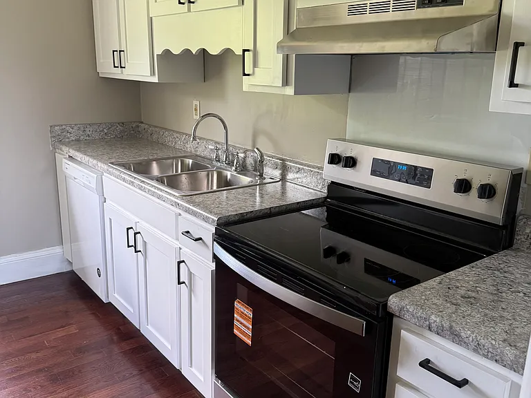 2530 Vance Dr NW #B — Photo 6