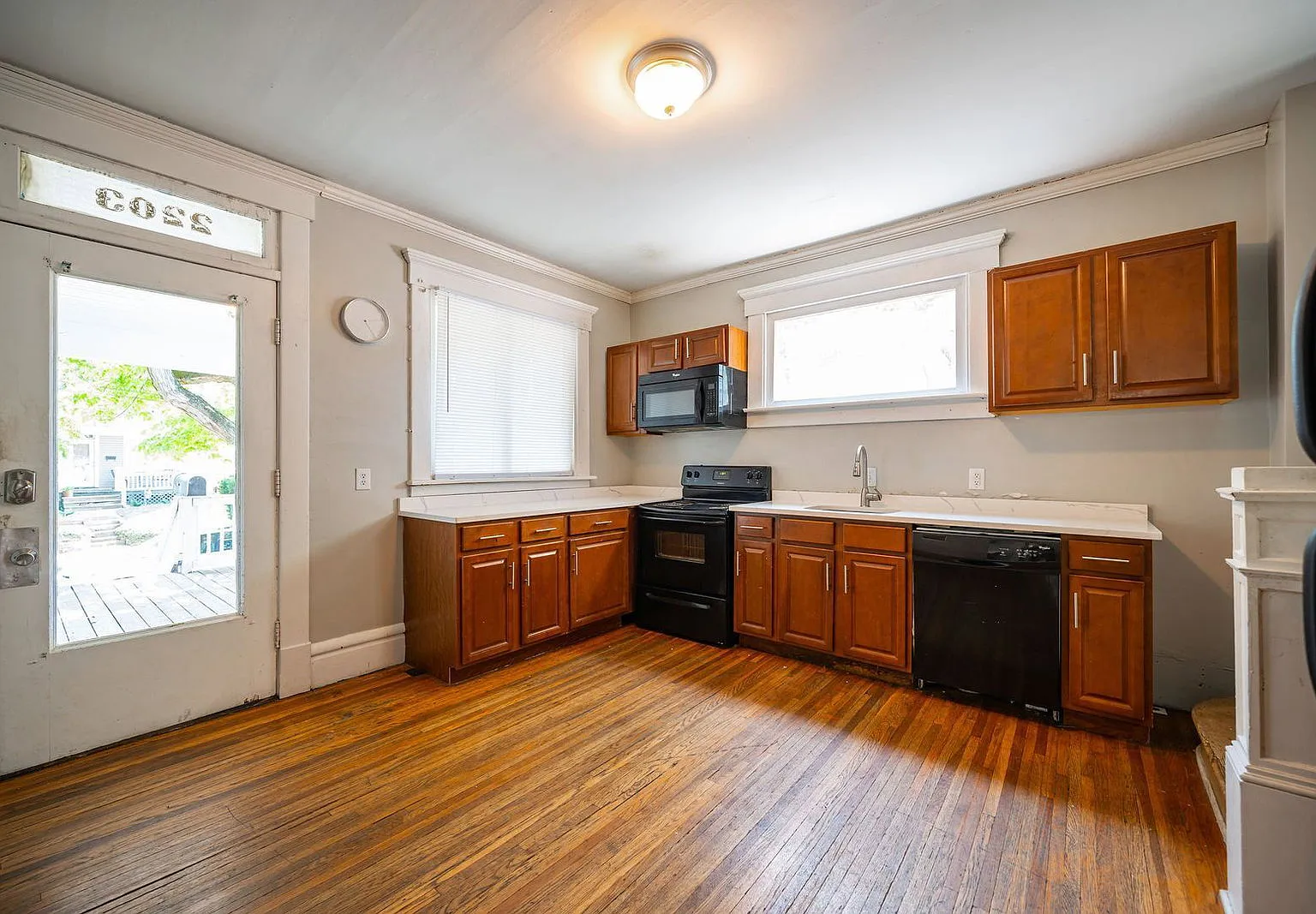 6 bed, 2.0 bath, $3,875 — Photo 3