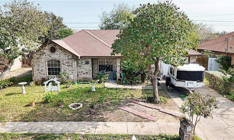 1st image of 2211 Cedro Dr
