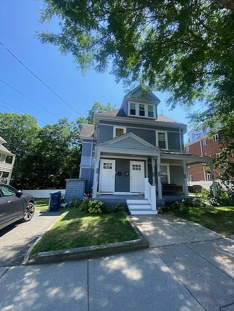 42 Hollis St #1