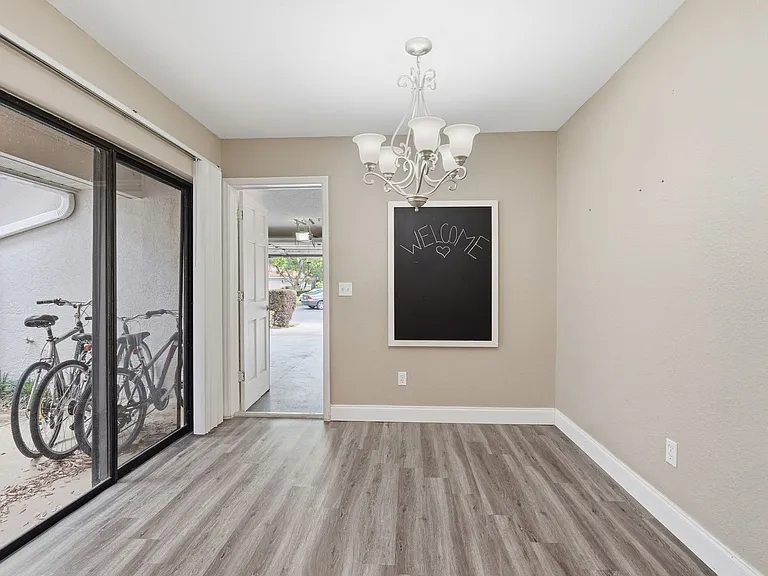 7528 Fenwick Cove Ln — Photo 17
