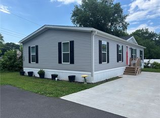 7 Skyway Dr, Rochester, NY 14625