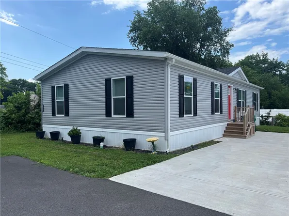 7 Skyway Dr, Rochester, NY 14625