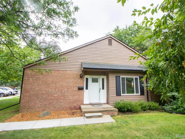 3425 Burbank Dr, Ann Arbor, MI 48105