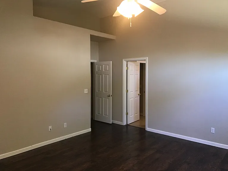 1217 Florence Ave — Photo 16