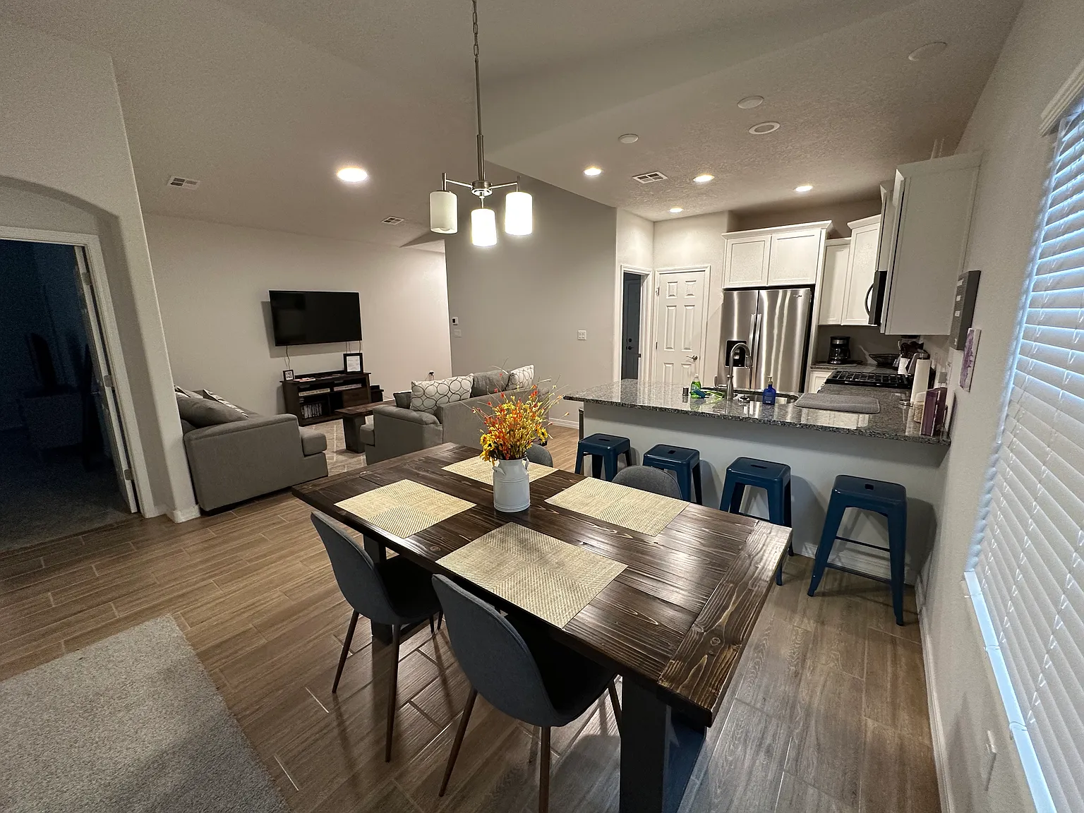 3 bed, 1425 sqft, $2,150 — Photo 2