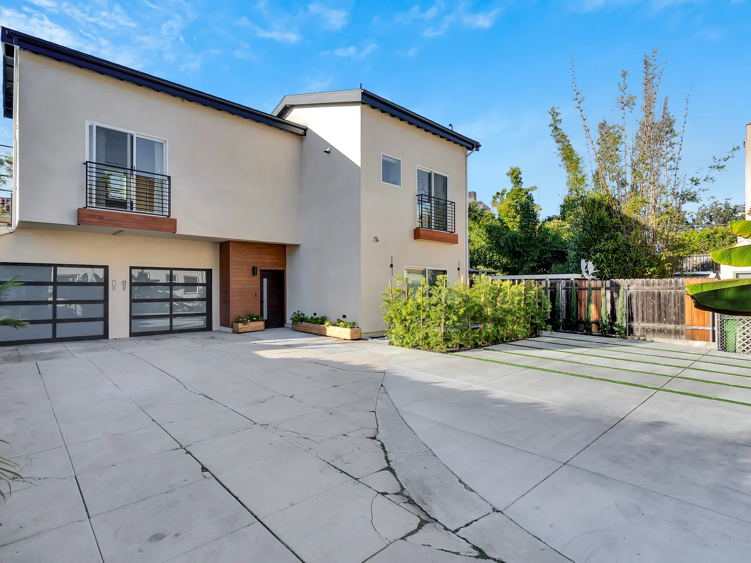 3 bed, 1600 sqft, $7,495 — Photo 2