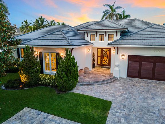 4th image of 975 Banyan Drive