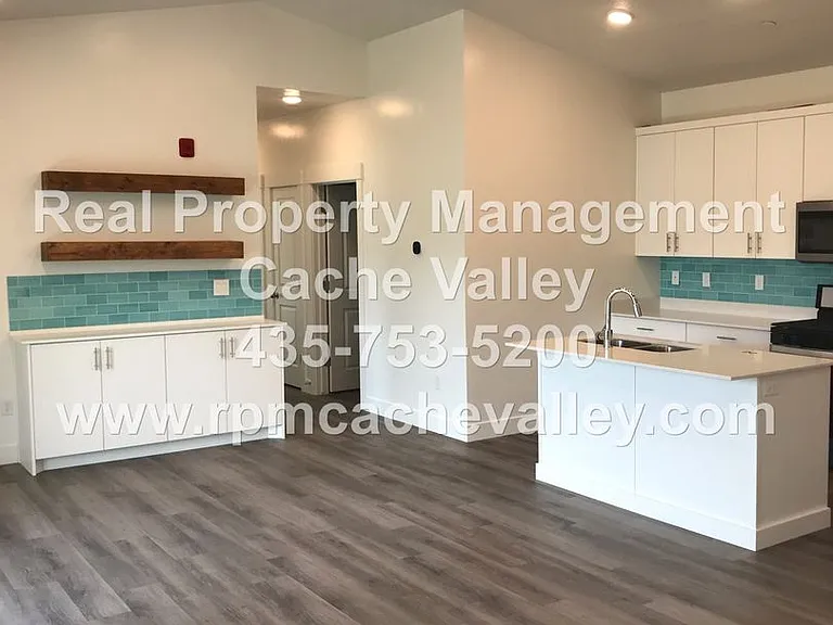 163 E 550 N #A301 — Photo 21
