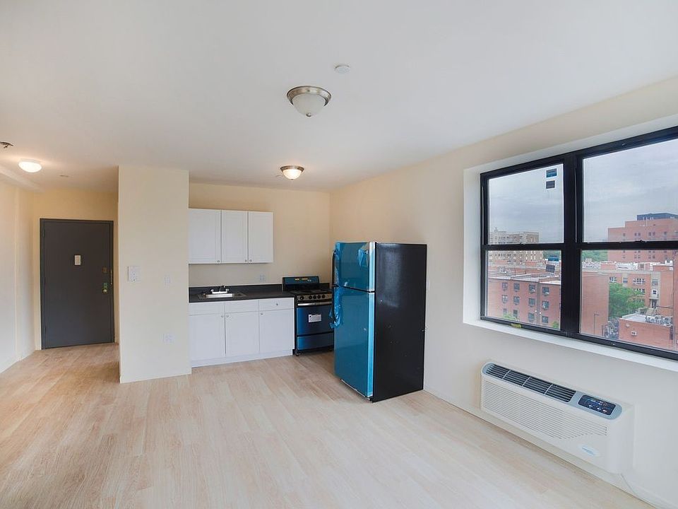 1st image of 1674 Park Ave APT 6A