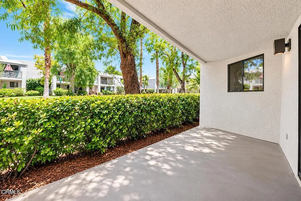 2 bed, 2.0 bath, 1230 sqft, $2,400 — Photo 2