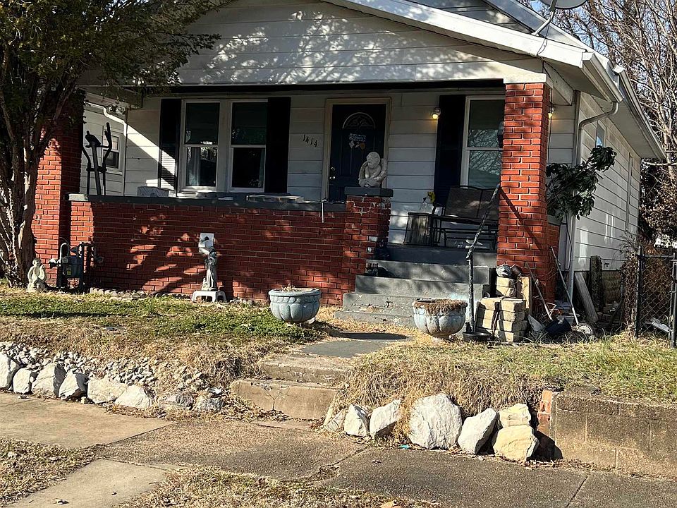 2nd image of 1414 E Sycamore St