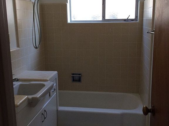 3rd image of 2942 Lexington Dr