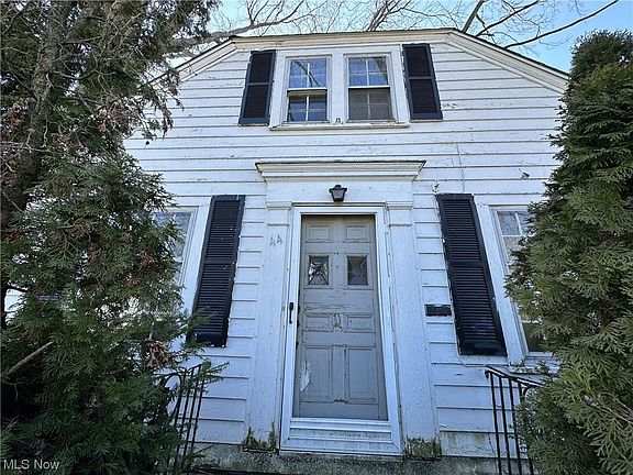 3rd image of 44 E 221st St