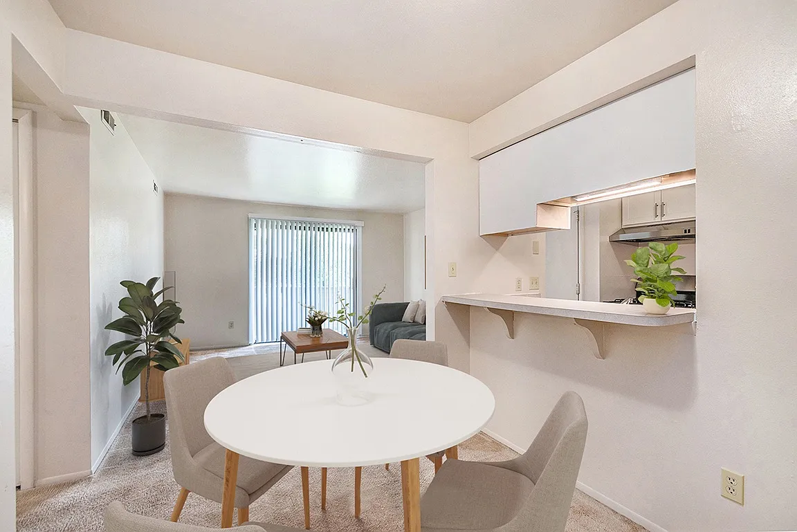 West Wind Apartments — Photo 2