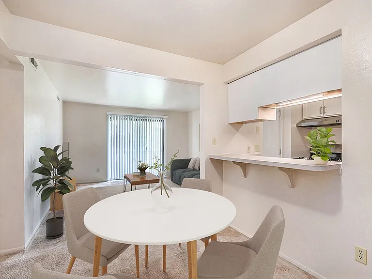 West Wind Apartments — Photo 2
