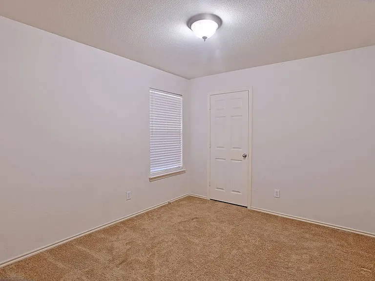 1073 Red Hawk Dr — Photo 17