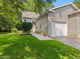 11 Stonegate Ct, Albany, NY 12205