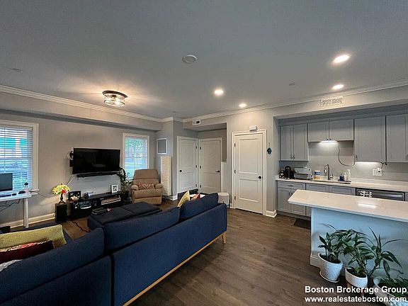 2nd image of 862 Washington St #2G