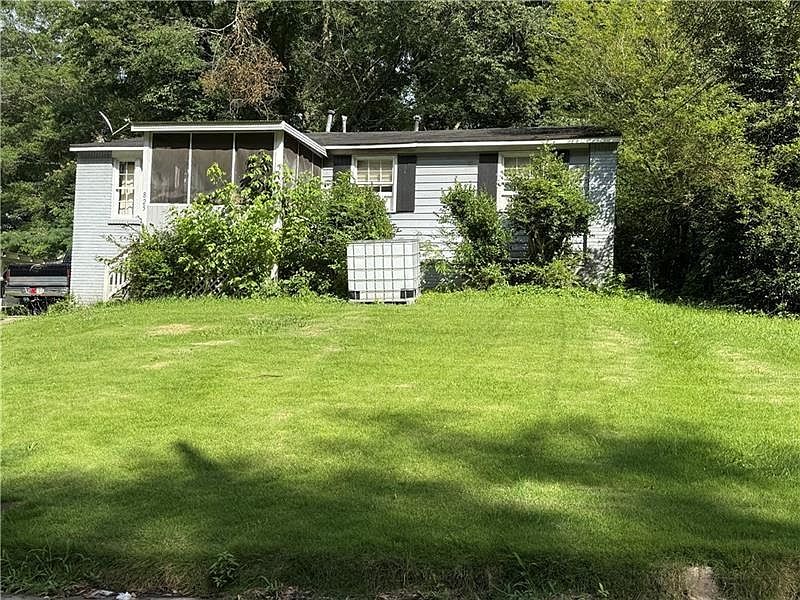 1st image of 825 Bolton Pl NW