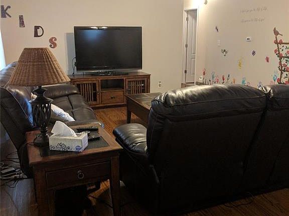 3rd image of 303 Cromwell Ct